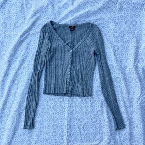Rue21 Cropped Long Sleeve - Picture 1 of 3